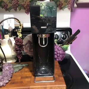 Soda stream source sparkling water maker